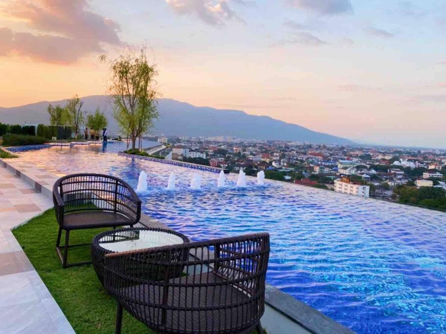 New & Cozy 2 Bedroom @ The Astra Sky River Chiang Mai Bagian luar foto